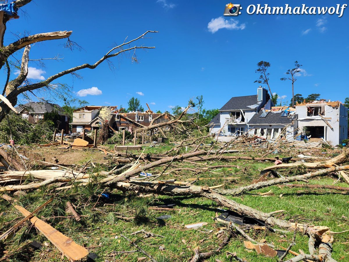 Today marks three years since the Virginia Beach/Great Neck EF-3 tornado. This tornado had winds estimated up to 145 mph 

Approximately 115 homes were damaged, and 11 homes were destroyed. Fortunately, nobody was injured or killed in this tornado. 

#vawx #wxhistory