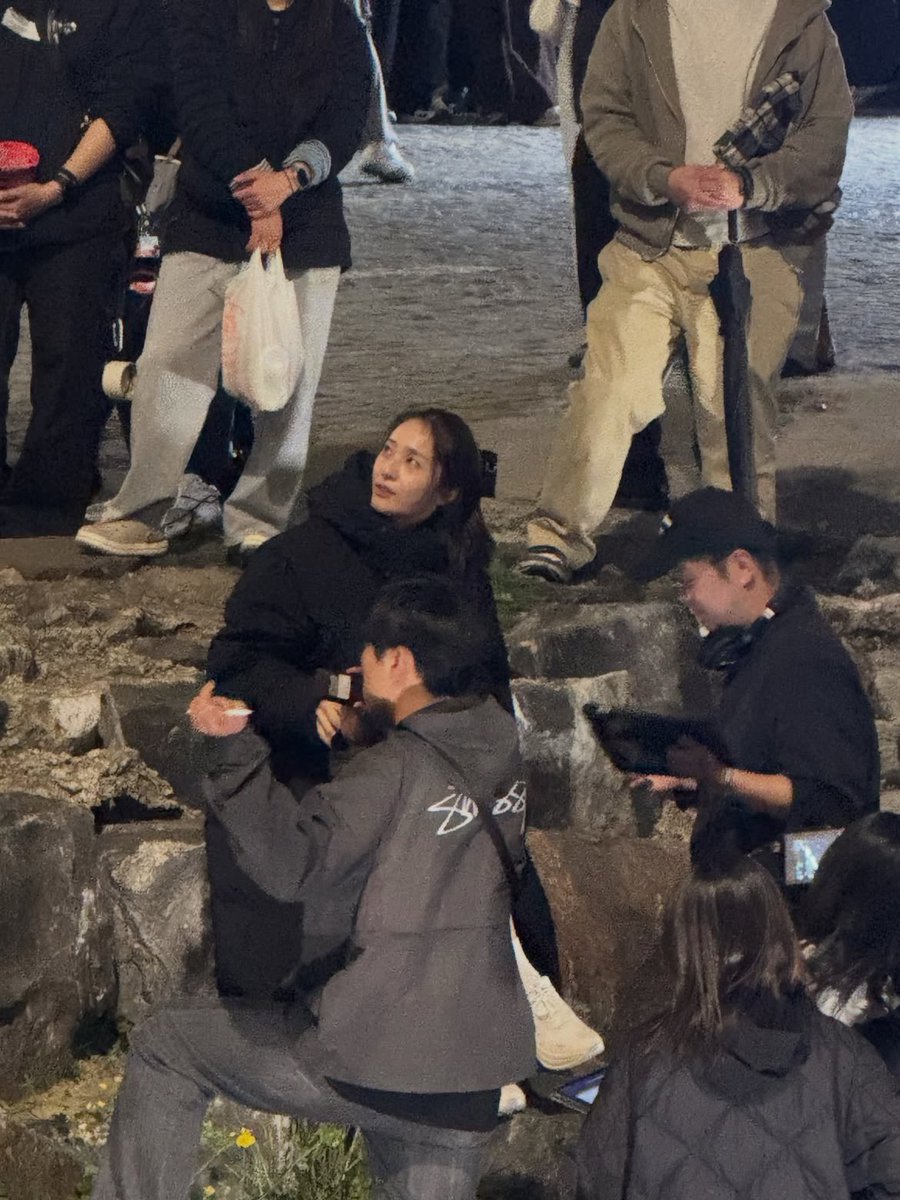 krystclass's tweet photo. Krystal filming ‘Office Worker Who Sees Fate’

cr. https://t.co/56lYxRRo9m https://t.co/iZX5mDRRcG