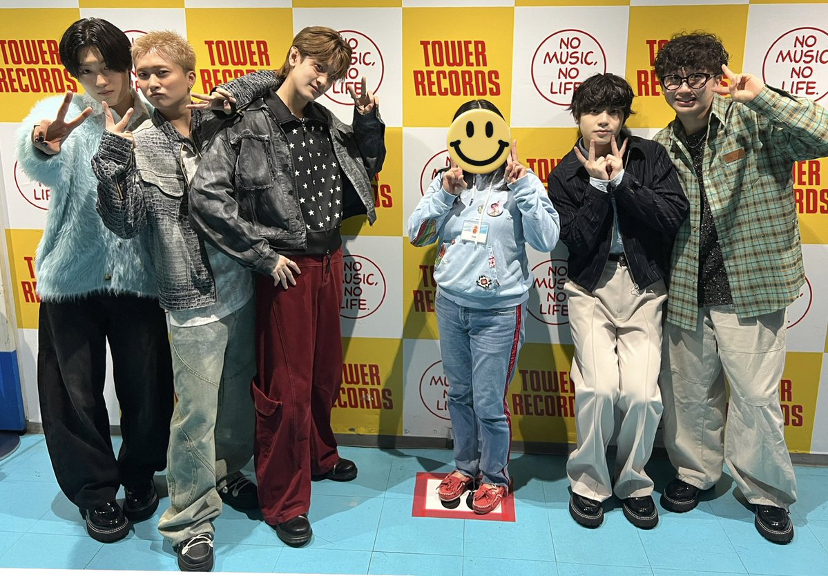 lisa_tak_windy's tweet image. unløckデビュー1ヵ月おめでとう✨
早かったような長かったような。
でもこの日から1ヵ月かーって思うと遠い昔な気がするー
ほぼ会えてないけどSNSいっぱい更新してくれたりラジオで声聴けたり幸せをありがとう♡
これからも元気でかわいい5人でいてね😊
#unløck #VMA #kiichi #RIO 
#KUROSAWA #MAOYA