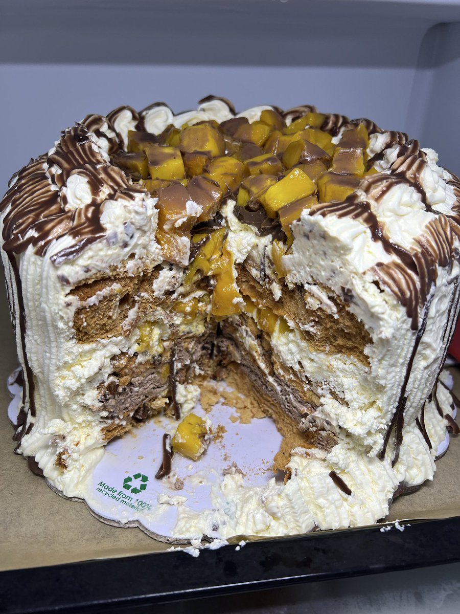 Iza184009's tweet image. Conti’s Cake #GrabAslice  #FrozenCake #BirthdayCake