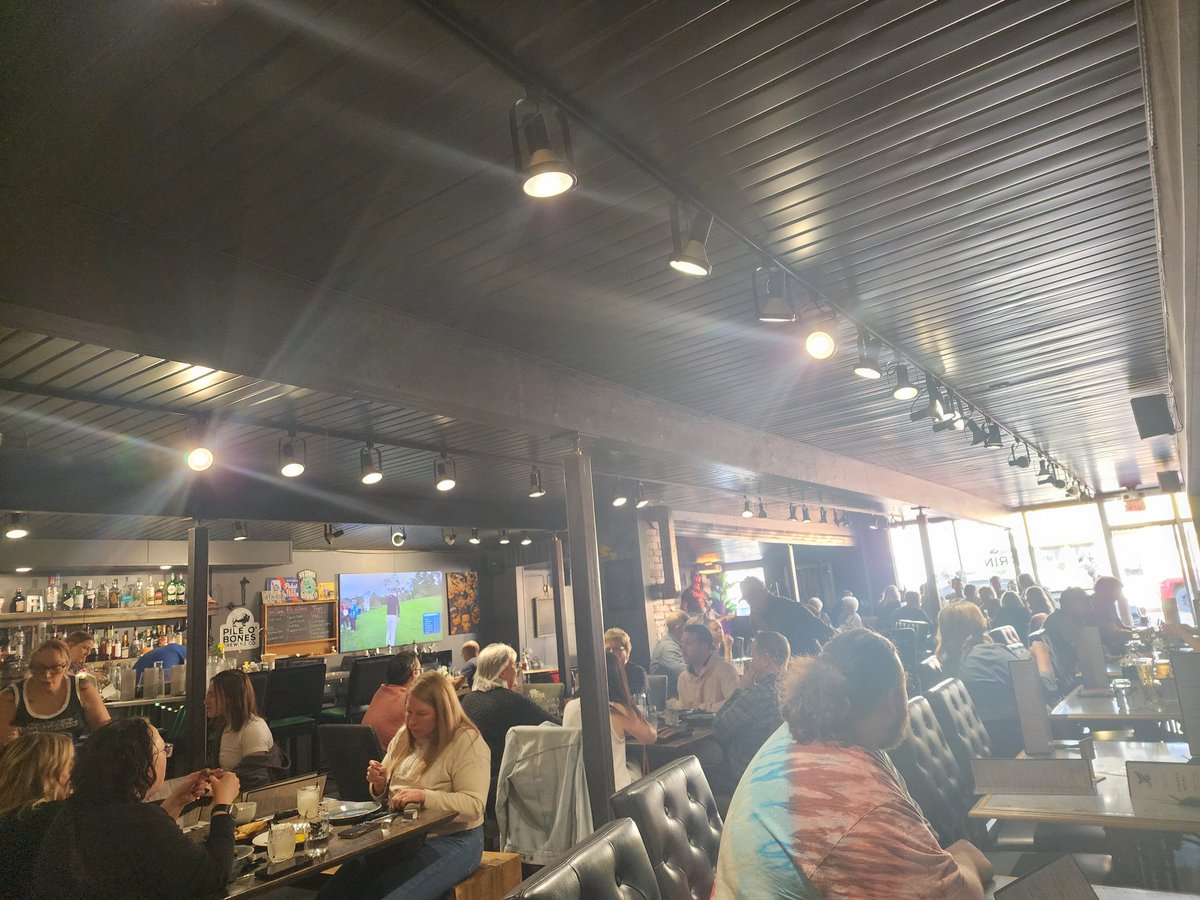 LADIDA83's tweet photo. Yay, I have a Thursday night off and it coincides with #WingsAndStrings at #FreeBirdLumsden
#DateNight #OpenMic https://t.co/wHWjfaZsUe