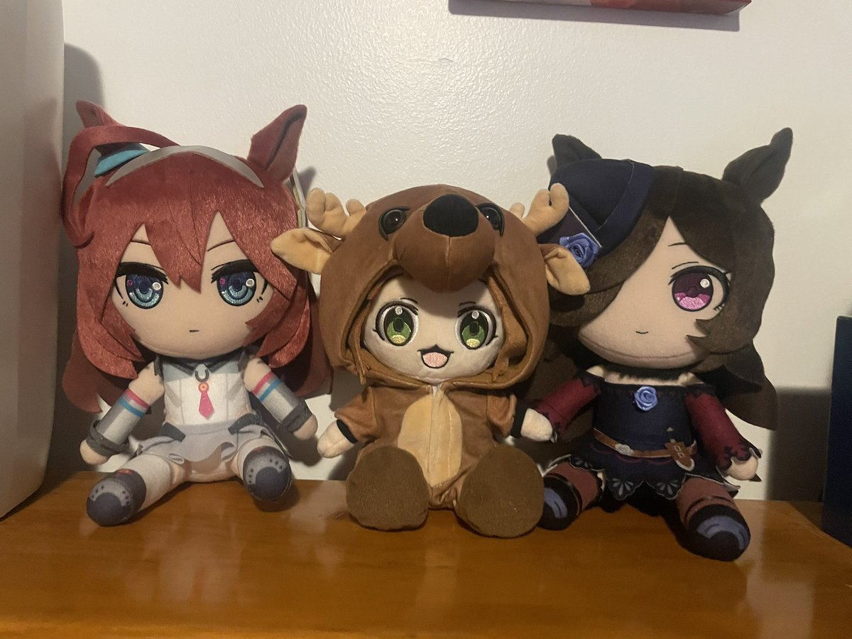 Ziolotman's tweet photo. As you all can see I currently have 3 horses on my shelf. It was a little weird that the one in the middle has antlers, but to be fair the one on the left is a robot so who am I to judge.

@BeepBoopBourbon @BlueRoseRice4 @AdmiralTrina https://t.co/pro1MljDDf