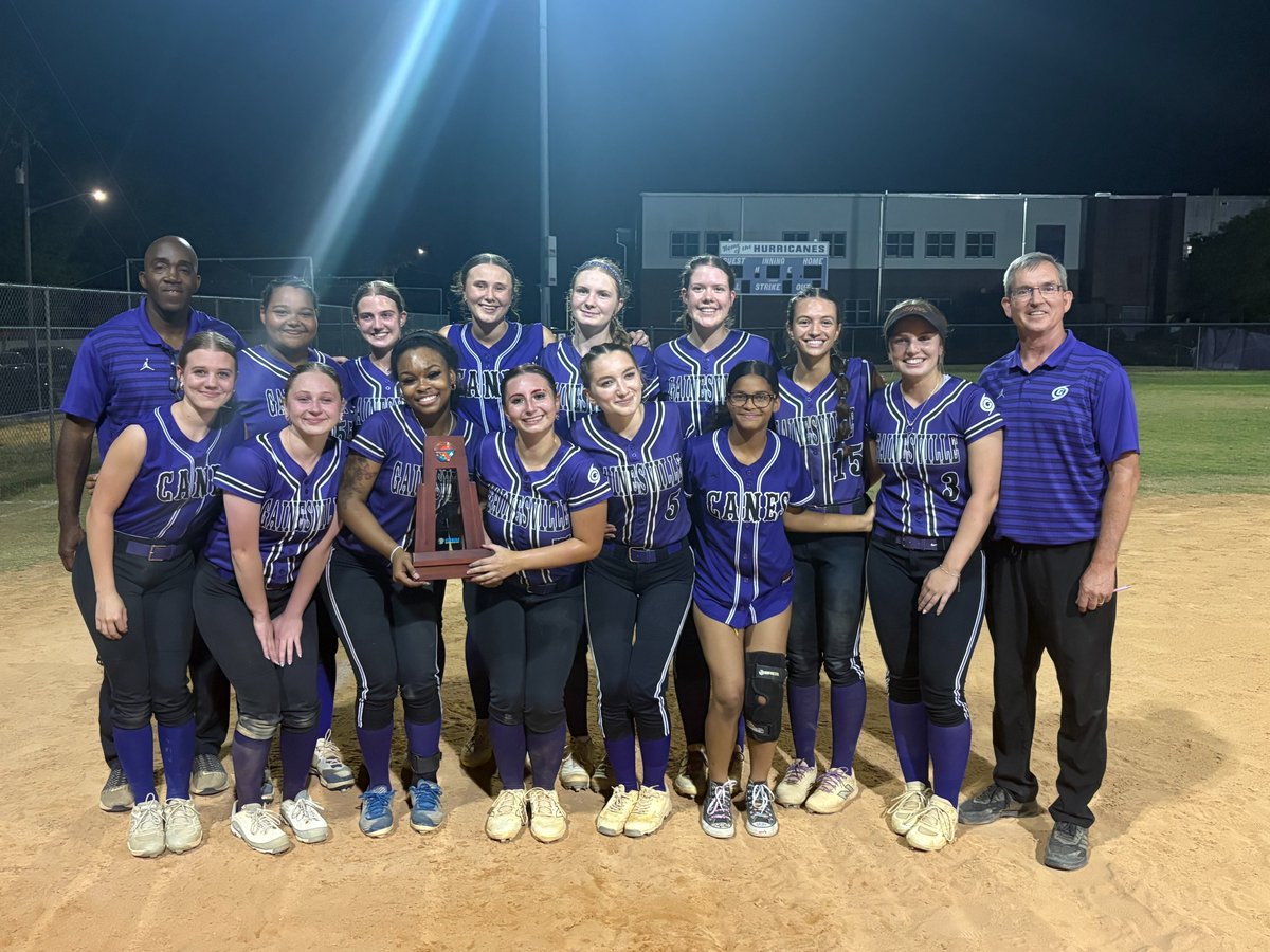 BothSidesSports's tweet photo. How to describe @GHSSoftball_2? One word. Grit. Deltona clung to a 3-1 lead through five innings, until the sixth when GHS exploded for six runs to earn their third straight District title, 7-6. See you for regionals! @WCJB20 @GHSPurpleHurric 
📷Picture courtesy of Dr. Gil Brodach.