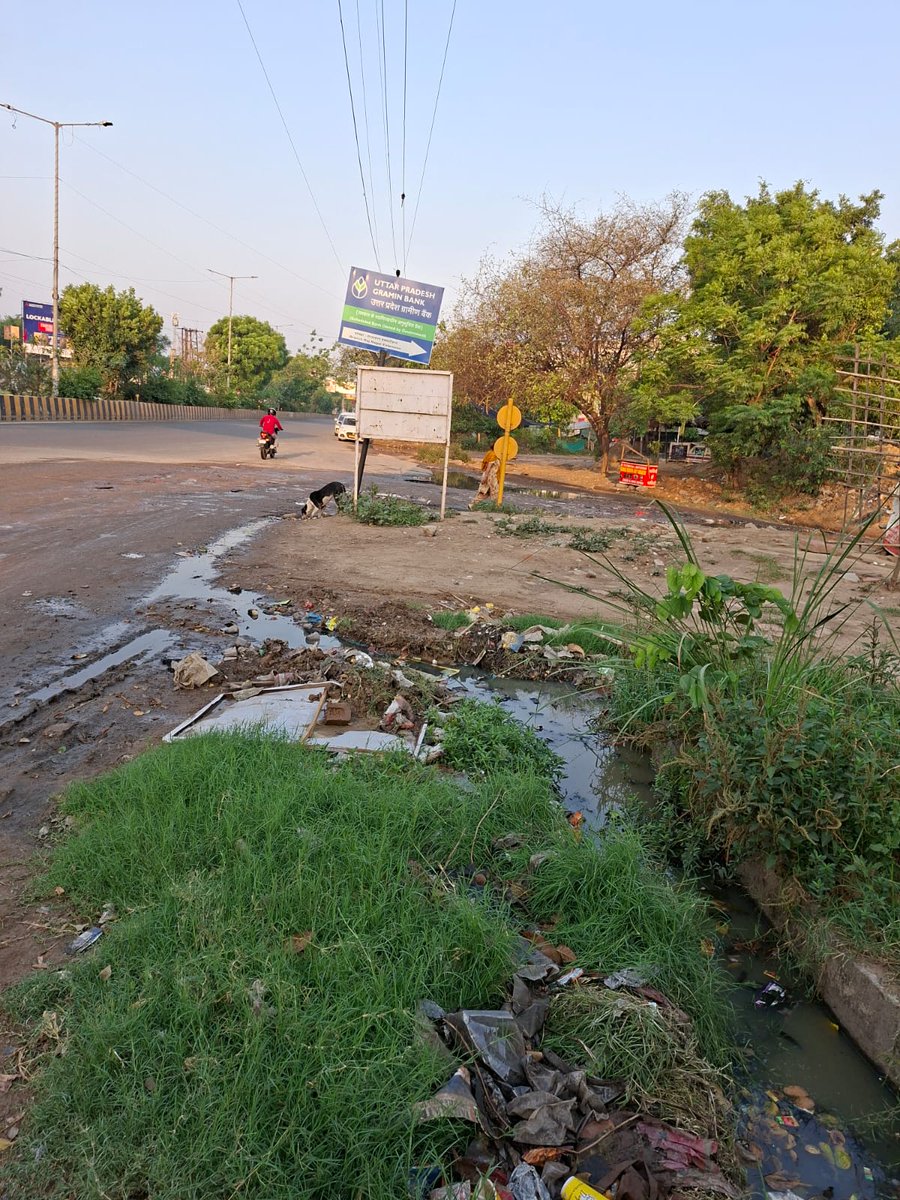 ManishChandrol1's tweet photo. Pathetic situation drain का पानी overflow होकर NH58 by pass रोड पर भर रहा है. ये पान��� मैन highway रोड पर ईकटठा हो गया है  ,जो connecting रोड को भी block कर दिया है जो Devika skypers से NH पर connect हो रहा है. कृपया इस drain को ठीक कराया जाये. @gdagzb @AMRUTCityGzb @CMOfficeUP https://t.co/OuZiQ0PVHA