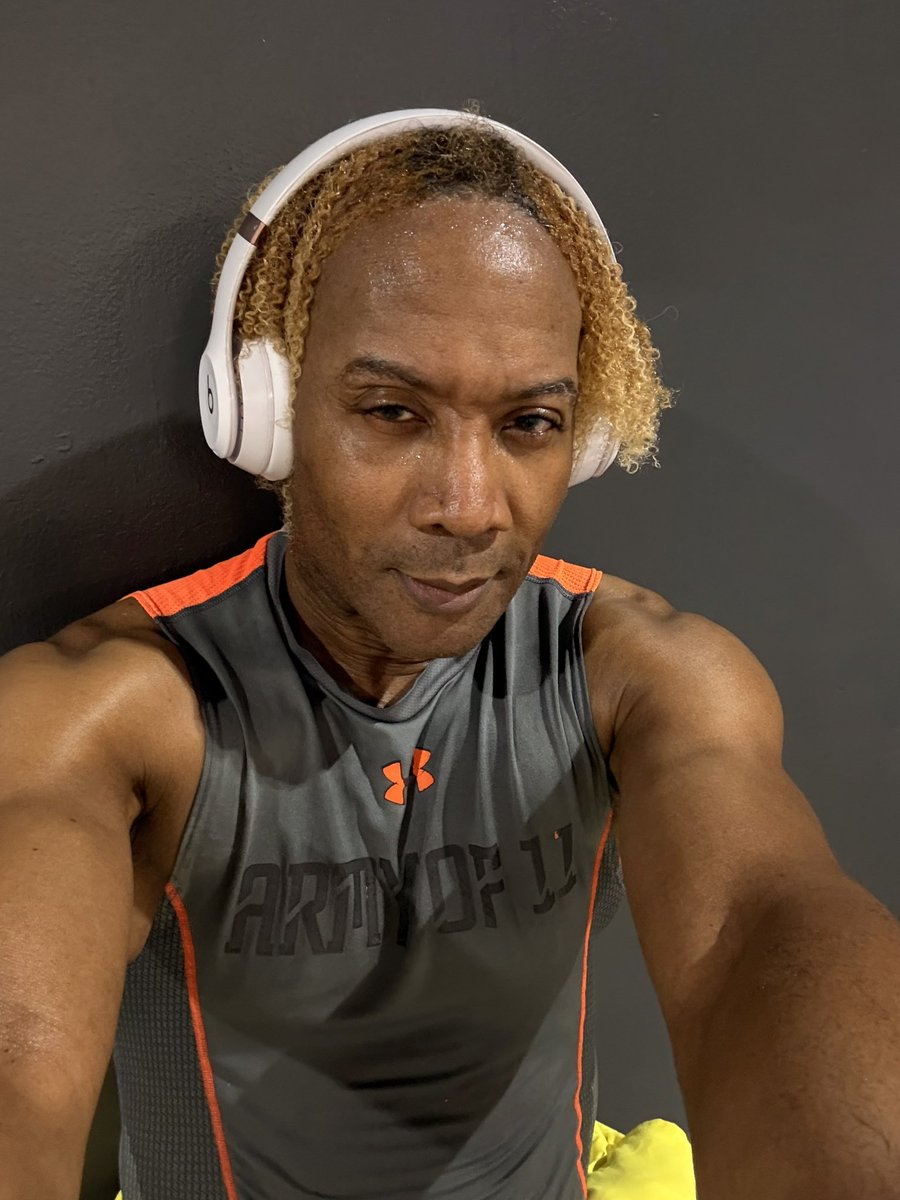 Chazz4you's tweet image. @CrunchGym #crunchfitness #gym - 15 minutes weights and 1 hour treadmill #cardio walk - the after effects #health #selfcare