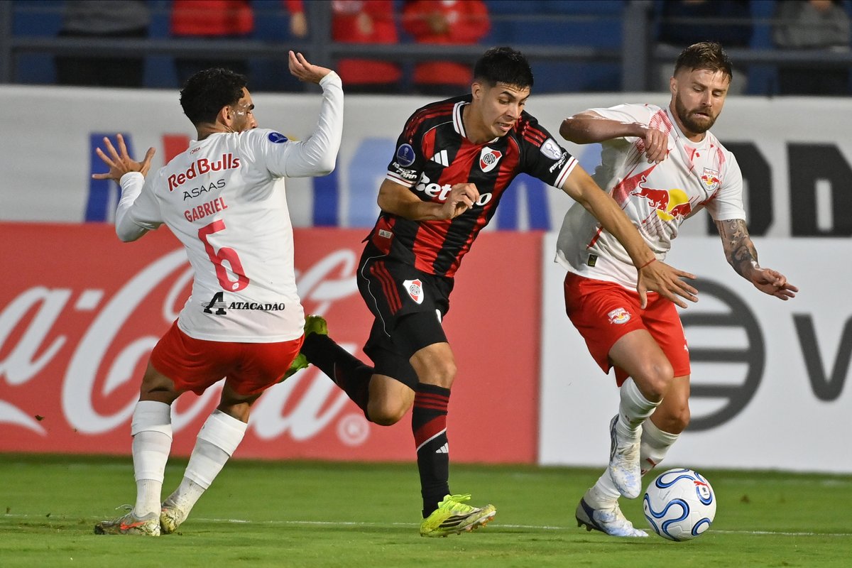 ⌚️ 20' ST Bragantino 0 - River 0

#VamosRiver ⚪️🔴⚪️