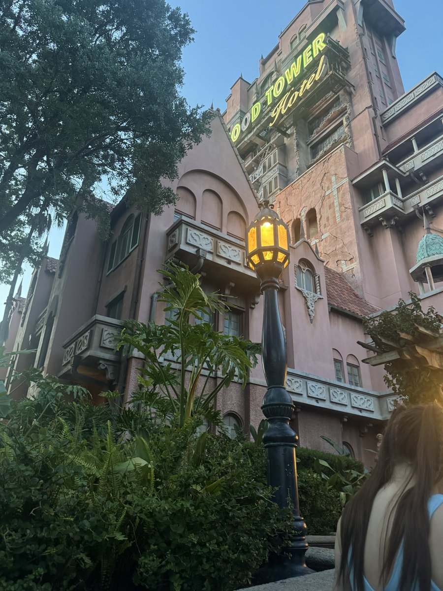 Kimsdiaryy's tweet photo. Tower of terror for evaa <3 https://t.co/9nZtjllWwR