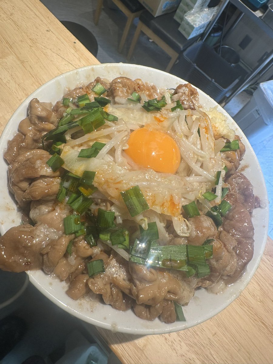 麺でる立川です！

天城黒豚背脂🔥
天城黒豚豚足🔥

11:00〜15:00
17:30〜22:30

本日も‼️
天城黒豚背脂と天城黒豚ホルモンまぜ麺🔥
トッピングはニンニク、野菜、アブラ、ラー油です‼️

海老シリーズ復活してます！

お持ち帰り豚ご用意あります！

よろしくお願いします🙇
