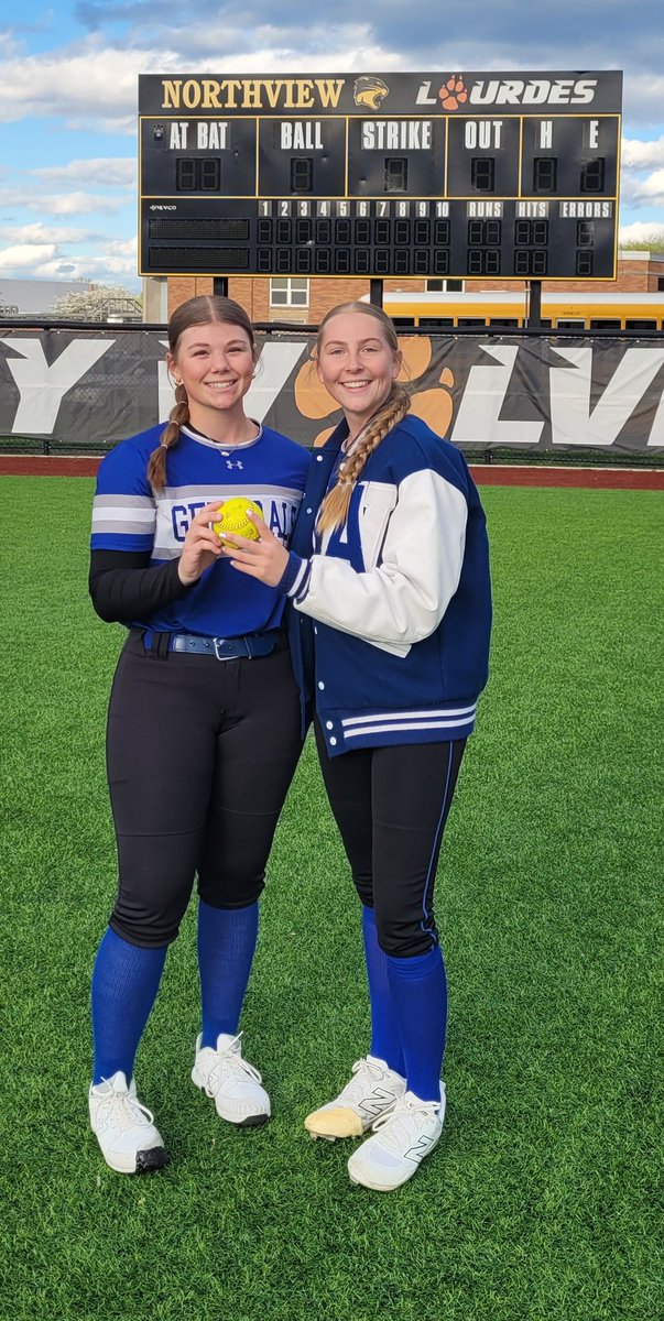 AWHSSoftball's tweet photo. Generals improve to 17-2 (7-1 NLL) with a 13-0 win over Northview. @PiperPhillips27 @caseylyons03 combine for the shutout in the circle! Dinger Alert @MeganSumner08
#ROLLGENS https://t.co/eFIPSpdkmh