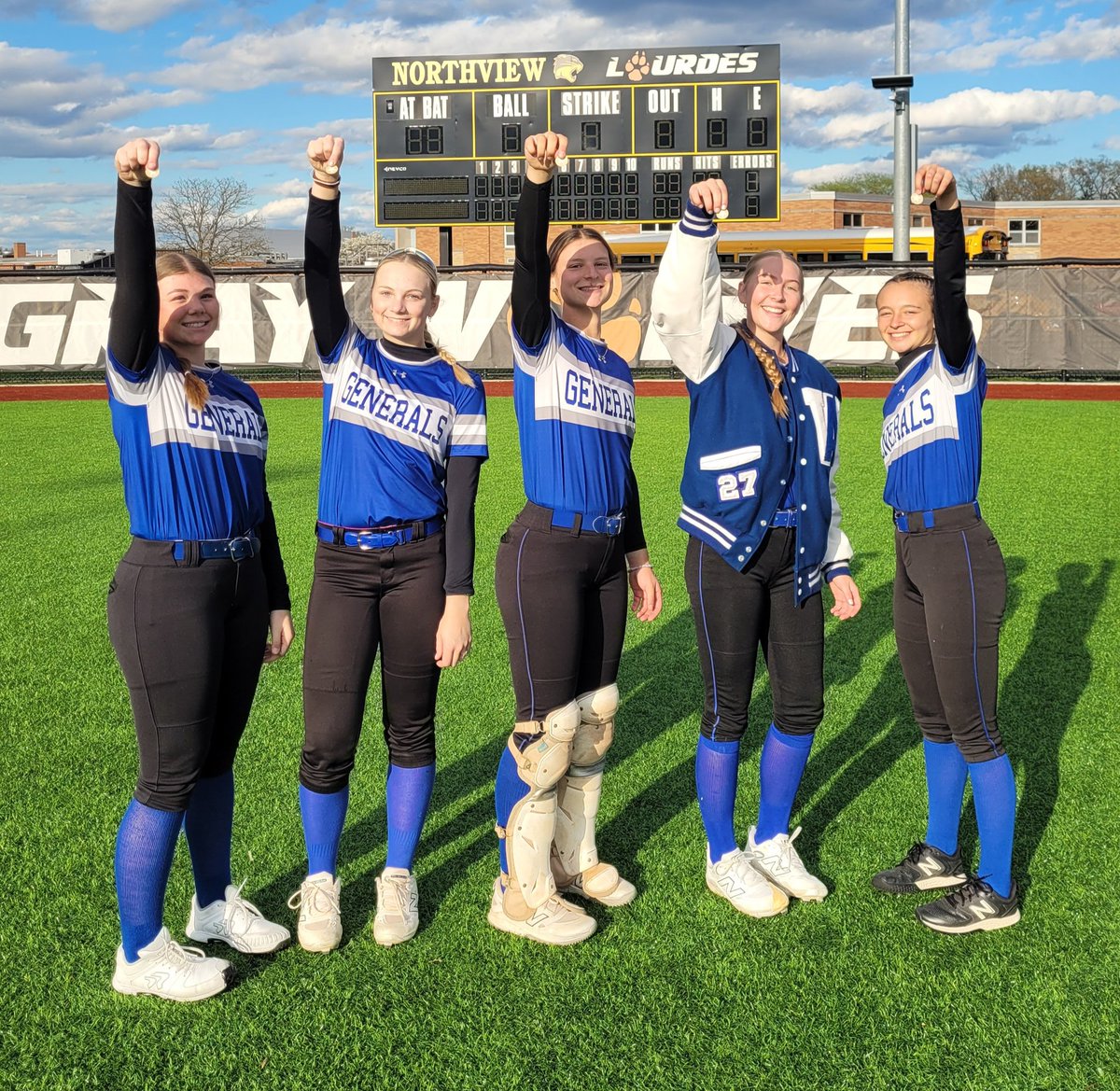 AWHSSoftball's tweet photo. Generals improve to 17-2 (7-1 NLL) with a 13-0 win over Northview. @PiperPhillips27 @caseylyons03 combine for the shutout in the circle! Dinger Alert @MeganSumner08
#ROLLGENS https://t.co/eFIPSpdkmh