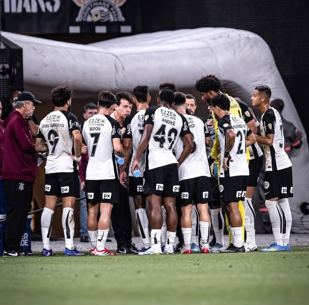 NJanfren's tweet photo. O Sport Club Corinthians Paulista é o LÍDER GERAL da Copa Libertadores da América.

3 jogos.
3 vitórias.
9 pontos.
6 gols marcados.
0 gols sofridos.

Isso é Corinthians de Fernando Diniz. A melhor campanha até agora.

EU ESTOU COMPLETAMENTE MALUCO E ILUDIDO! MEU DEUS! https://t.co/go9bJUIImU