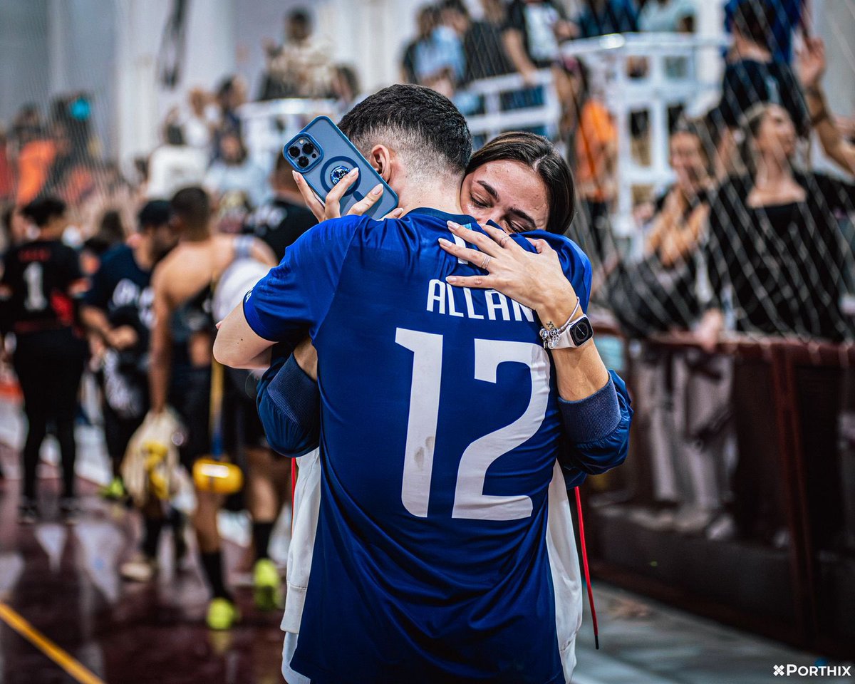 NÃO VAI SER UM X1 QUALQUER!

Vai ser um encontro entre dois gigantes, dois presidentes e acima de tudo encontro entre FÃ E ÍDOLO.

Allan que sempre usou o número 12 por causa do Falcão, segunda feira tem um X1 marcado com seu ídolo na grama preta.