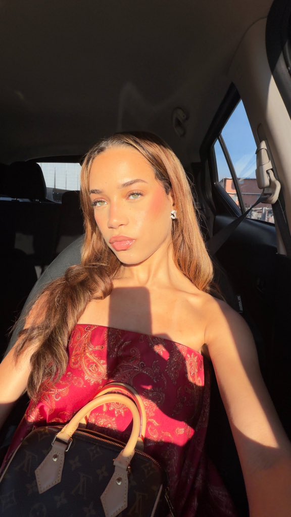 playboy 🦇 tweet media