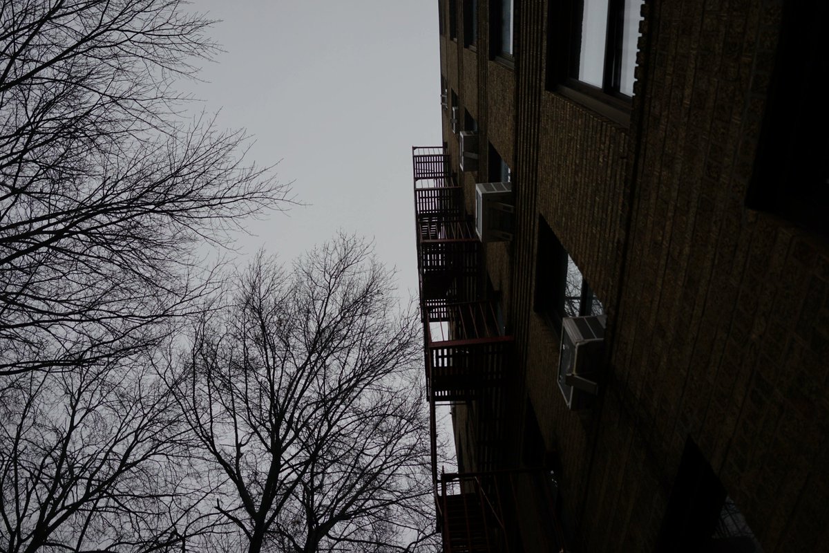 liminalencount_'s tweet image. #liminalencounters #storythread #photography 1/3

The weather has been inconsistent lately. I've been thinking about the long cold days.