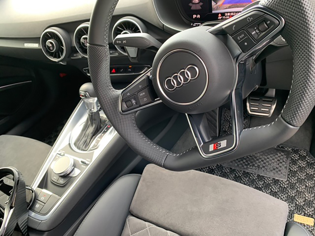 OfficialKAROmat's tweet image. Y．N様の #KAROマット 装着事例です。

車種:#アウディ #TT
マットタイプ:#SISAL ブラック／ブラック
【Y．N様装着事例】x.gd/1RH4j

#KARO #カロマット #AUDO #アウディTT