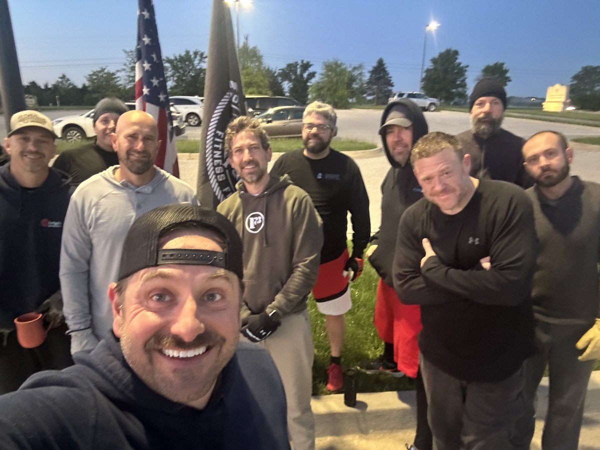 jaredblong11's tweet photo. 🚂 All Aboard!!! 🚂 11 HIMs of @F3COMO jumped on the JOY-PAIN Train for a little round &amp; pound at Discovery AO. When in doubt, get out of your own way,  lean in and squash the fear. #loveprevails #dailychoice https://t.co/UmjCTaCyde