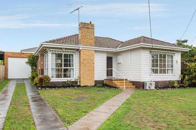 VendorMktg's tweet image. 32 Pamay Road Mount Waverley 3149 | Vast Dimensions, Endless Options, Dual School Zones | Open for Inspection: Sat 2 May 2026 9:30am-10am | bit.ly/3OB8AYj | #vendoradvocacy #mountwaverley #melbourne #realestate