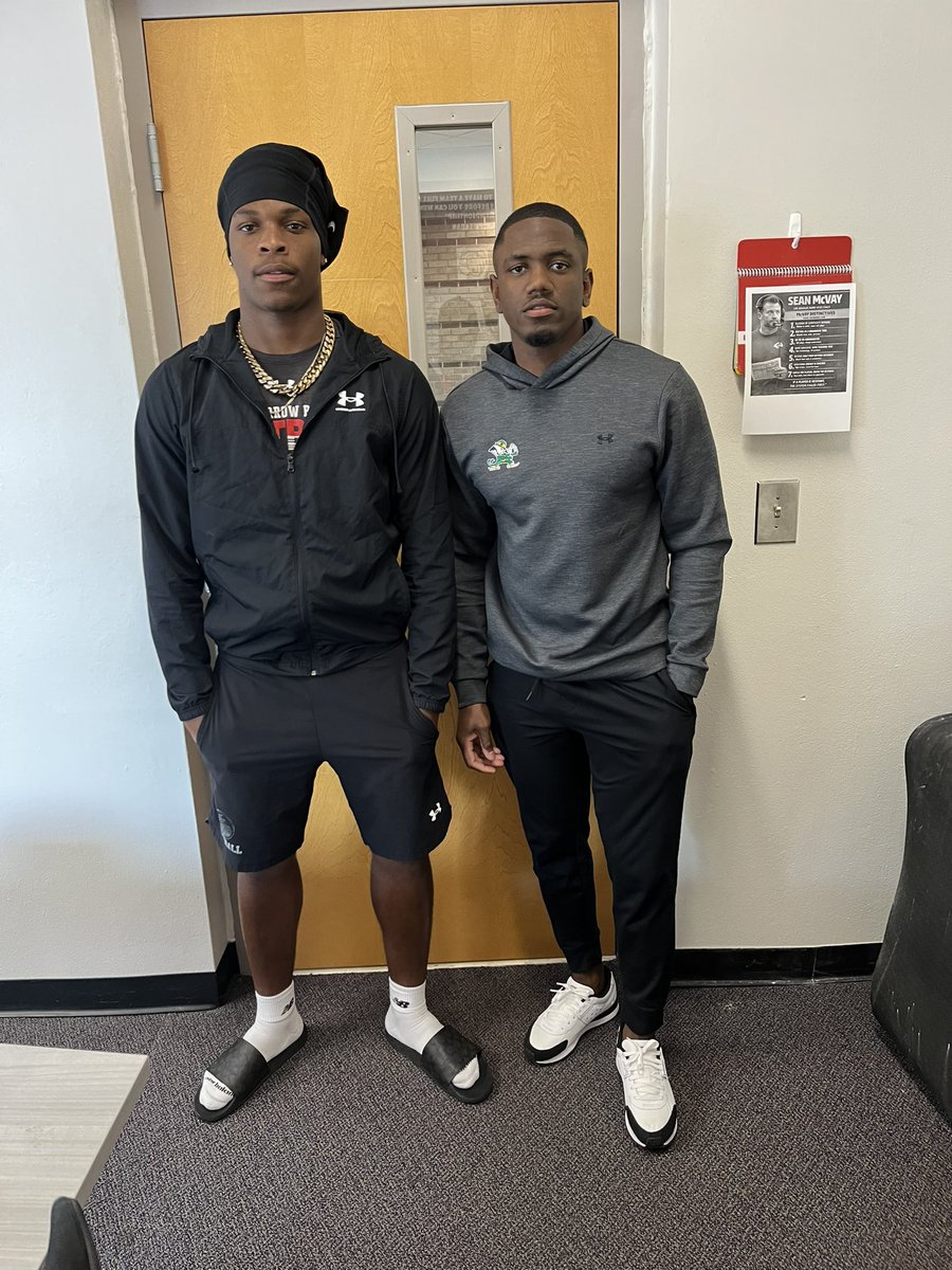 WBDoggsFB's tweet photo. We appreciate @_CoachCod from @NDFootball for stopping by to talk to c/o 28 SAF @GTuggle12 https://t.co/8BO03haJb4