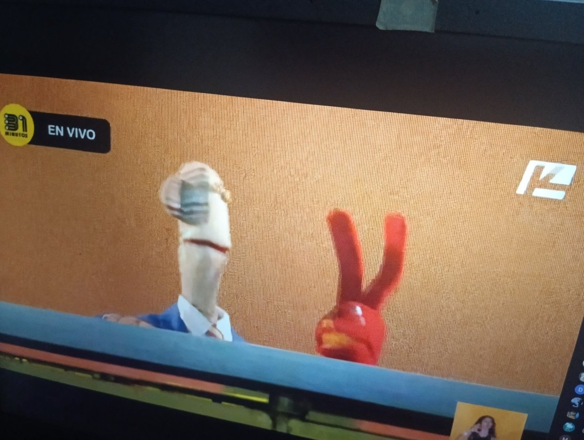 Rendi_B612's tweet image. Por supuesto que estoy viendo la transmisión del show de 31 minutos en el Zócalo de la Ciudad de México 😍 
Yo 🧡 31 minutos
#31minutos #zocalo #CDMX