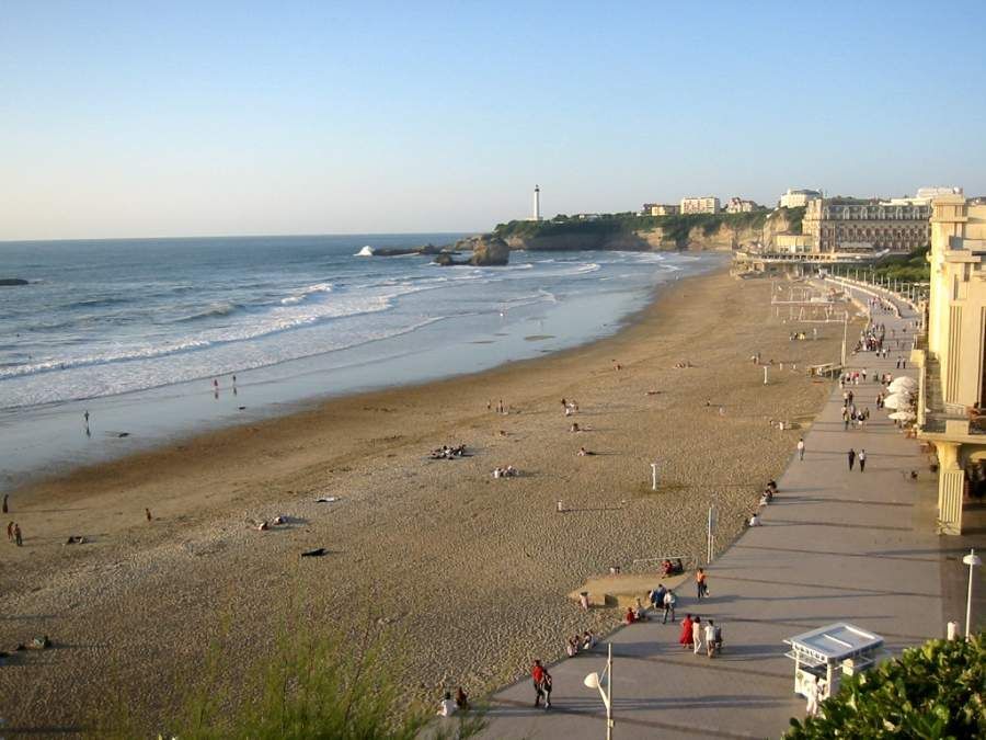 france_images's tweet image. The town of Biarritz is a world class surfing centre and has several beaches. buff.ly/WLzdIDI

#France 🇨🇵 #travel #photo