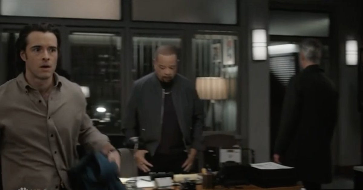 rollinsxcarisi's tweet image. the way Fin and Carisi were worried about Benson and knew Griffin was gonna go do some shit and DIDNT GIVE A FUCK #me 
#svu