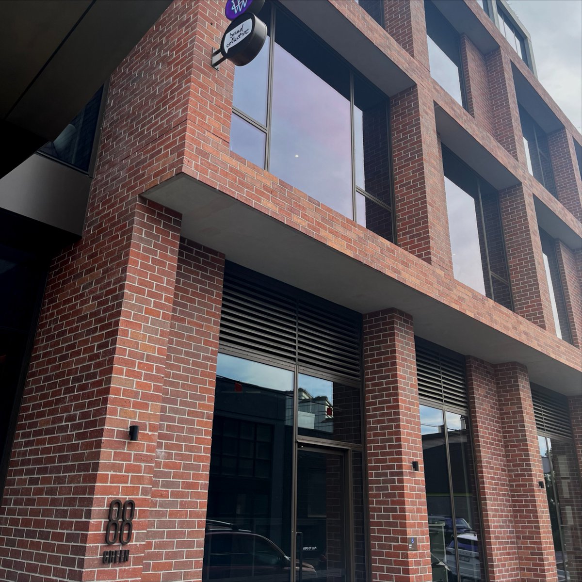 robertsonsbps's tweet image. 88 Green has taken shape, fitting right in with the Cremorne brick facade landscape.   
@batessmart @maxcon__ @krausebricks #bricktiles #brickfacade #moderndesign #archipro #buildwithbricks #brickfacade #melbournearchitecture