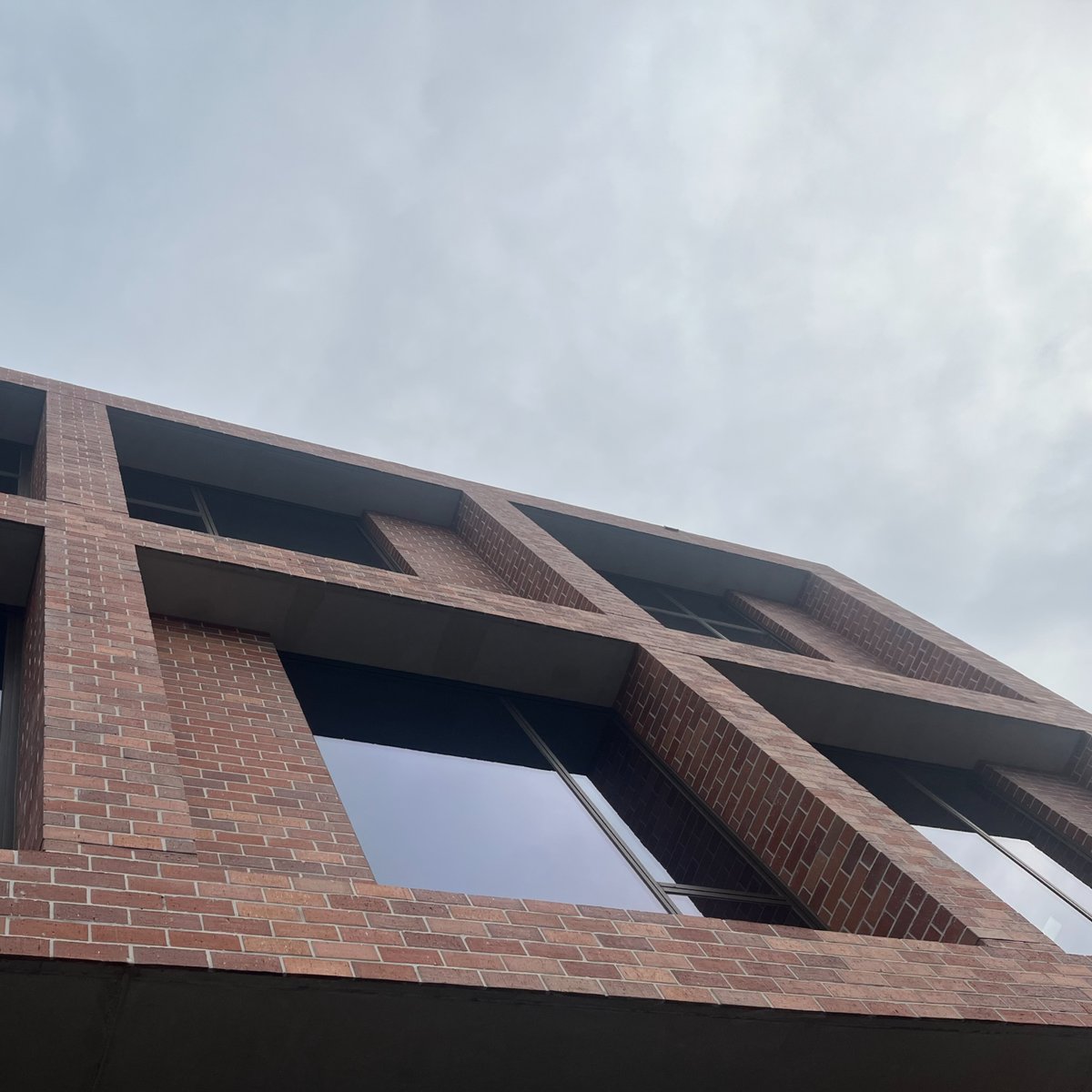 robertsonsbps's tweet image. 88 Green has taken shape, fitting right in with the Cremorne brick facade landscape.   
@batessmart @maxcon__ @krausebricks #bricktiles #brickfacade #moderndesign #archipro #buildwithbricks #brickfacade #melbournearchitecture