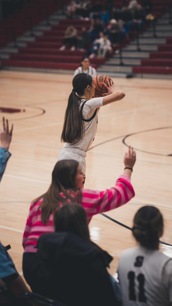 zoesandersgtgj's tweet image. Thank you @cameronbrink22 for inviting Zoe to @cbnext22 she had a great time. Thanks for giving back, way to grow the girls game 🏀🙏🏽 2022 vs 2023 #next22 #newbalance @nwselect_uaa 
📸: @shotsbychubbs