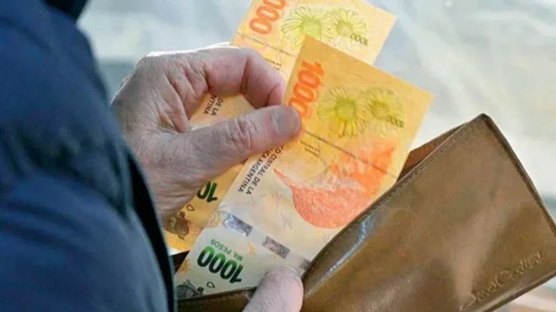 EL SALARIO ESTATAL NO LE GANA A LA INFLACIÓN

Desde diciembre de 2023:
📉 Aumentos de hasta +224%
📈 Inflación acumulada: +213,5%
👉 Resultado: empate técnico… o pérdida real en muchos casos.
Peor aún:
❗ Jefes de departamento perdieron más de 13% de poder adquisitivo
❗