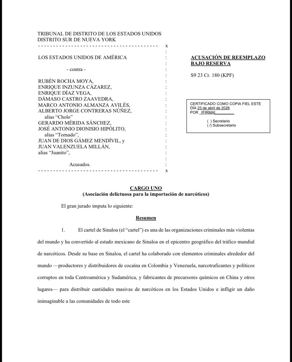 JeanLaeward's tweet photo. EE. UU. ACUSA A GOBERNADOR Y POLICÍAS DE MEXICO DE SERVIR AL CÁRTEL DE SINALOA EN UNA RED DE NARCOPOLÍTICA

ADEMÁS MENCIONA A GUATEMALA COMO CRREO LOGÍSTICO 

En esta acusación del gran jurado en Estados Unidos donde se afirma que el Cártel de Sinaloa es una de las organizaciones criminales más poderosas y violentas del mundo, responsable de tráfico masivo de drogas y miles de asesinatos.

Según la acusación:
El cartel opera a nivel internacional (Colombia, Venezuela, China, Guatemala y Centroamérica.
Ha construido su poder con ayuda de políticos y policías corruptos en México.

El Departamento de Justicia de EE. UU. (SDNY) ha presentado una acusación federal que describe una red transnacional vinculada al Cártel de Sinaloa y a su estructura política y logística en México. El caso incluye acusaciones de narcotráfico, armas y corrupción.

En el núcleo del caso están funcionarios y exfuncionarios de Sinaloa, incluyendo al gobernador Rubén Rocha Moya y otros altos cargos estatales y policiales, acusados de presunta colaboración con la facción de “Los Chapitos”.  

En esa red, la droga era:
•recibida desde Sudamérica
•almacenada en Guatemala
•trasladada hacia puntos fronterizos
•y finalmente introducida en México para su envío a EE. UU.  

La acusación federal del Departamento de Justicia de EE. UU. (Southern District of New York) sobre una red de narcotráfico.

En la acusación se describe que:
•La organización operaba desde Guatemala (especialmente zonas fronterizas).
•Se menciona que la droga (principalmente cocaína) era:
•enviada desde Sudamérica
•transportada y distribuida dentro de Guatemala
•y luego movida hacia México y Estados Unidos
•Guatemala aparece como:
•base logística del cartel
•punto de tránsito clave del tráfico de cocaína
•También se habla de contactos y operaciones en la frontera Guatemala–México