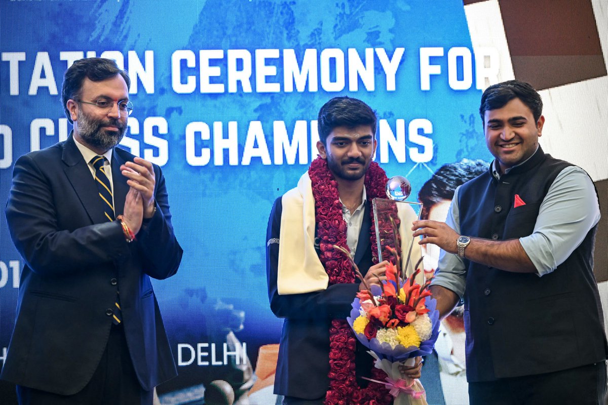FirstpostSports's tweet photo. Chess ♟️ has exploded in India in recent years with young kids taking up to the sport like never before. But is sustaining life in professional chess easy? 

Does it really cost in crores 💰 to become an elite chess player❓

Detailed thread below🧵 https://t.co/3oJWq7hEsH