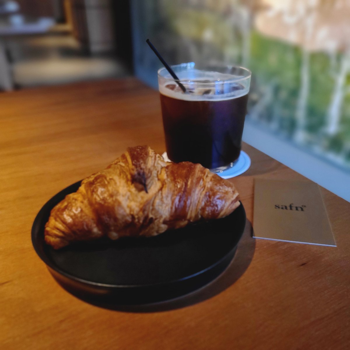 KURO | モノトーンカフェ東京 | 静寂の手前 tweet media