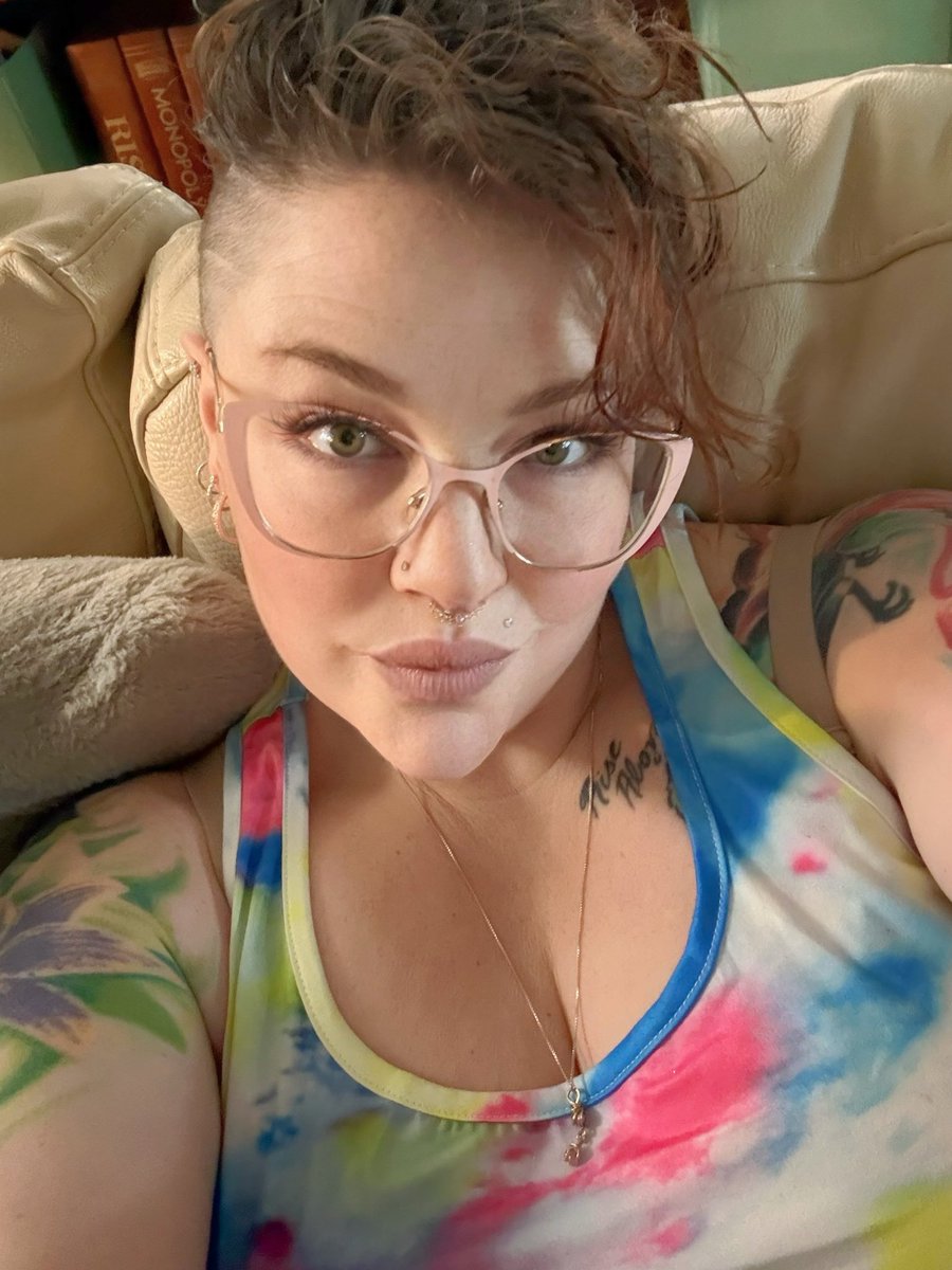 RavenCait85's tweet photo. Felt colorful today 💕 https://t.co/tveU7LXl5L