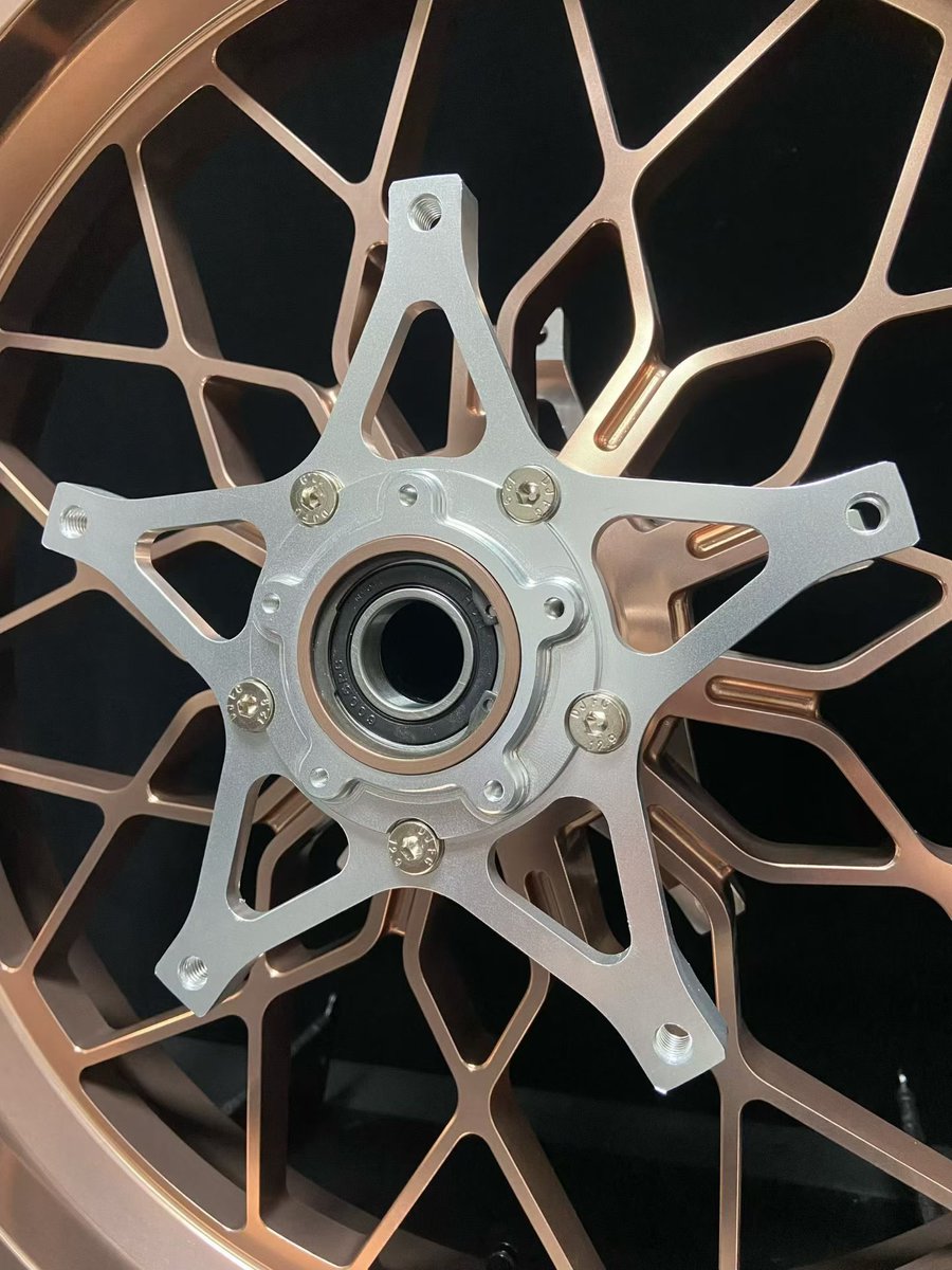 mosn_com's tweet photo. 国内のお客様よりご注文いただいた
BMW S1000RR鍛造ホイールが完成しました。
これより出荷手配を進めてまいります。
WILDOUT Racingでは、あらゆるデザインに対応可能。
世界に一つだけのワンオフホイールも気軽に製作いただけます。
#wildoutracing #mosn #s1000rr #bmws1000rr #m1000rr https://t.co/f4JKyd9lRx