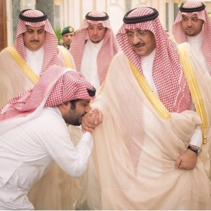 محمد بن نايف 

اللهم أسعد قلبه في كل ما يتمنى وفي أبنائه وأحبابه يارب العالمين 🤲🏻

عودة قريبه بإذن الله 
أمير الشهامة والإنسانية 
محمد بن نايف