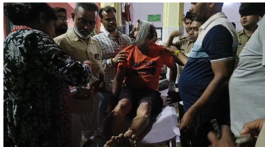 bstvlive's tweet image. रायबरेली : कपड़ा व्यापारी पर हमला

➡️दुकान बंद कर घर लौट रहा था 
➡️कार सवार बदमाशों ने हमला किया
➡️व्यापारी को आईं गंभीर चोटें
➡️15,000 लूटकर बदमाश फरार
➡️मामले की जांच में जुटी पुलिस
➡️परिवार ने कोतवाली में दी तहरीर
➡️लालगंज कोतवाली क्षेत्र का मामला 

#Raebareli #Robbery