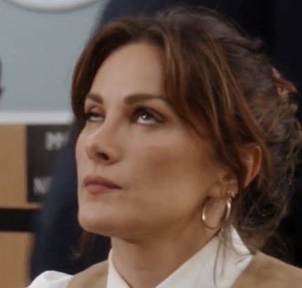 "Is Carina on her way?" 
"She took the kids to see family in Italy." 
#Station19 #GreysAnatomy