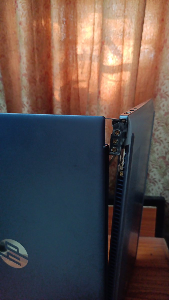 bindubajaj10's tweet photo. @HP laptop opens up with hinges coming out. Service Centre asks Rs 16000/-. What poor quality of HP. Don't buy HP products. Very expensive support https://t.co/fvJclfzAvv