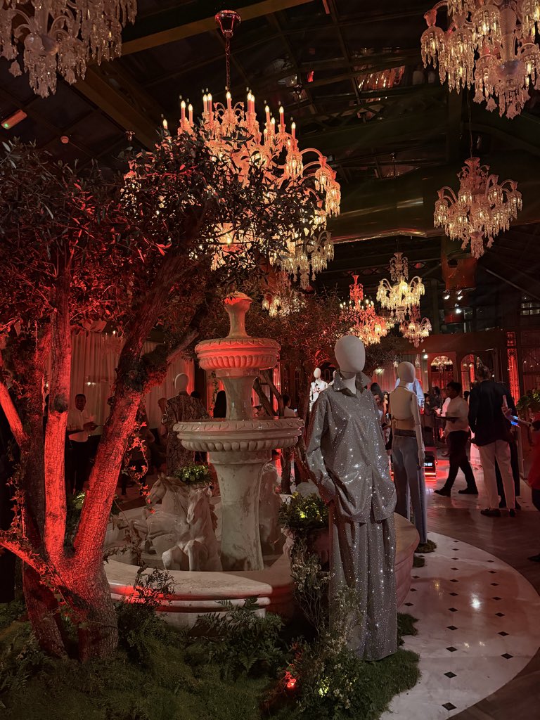 Sonyostha's tweet photo. Celebrating the launch of the Stella McCartney x H&amp;M collaboration — a collection that blends style, innovation, and sustainability.

#stellamccartney xHM #FashionLaunch #SustainableStyle #crazeluxurymagazine https://t.co/hQRtK2yfas