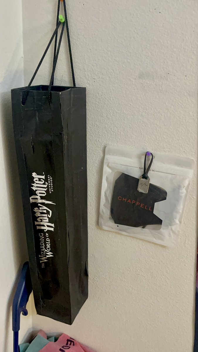 Itsphebeats's tweet image. (Pg. 5) People always trip out on all the souvenirs I have in my #studio from the last 5 years working on major tours, concerts, festivals, sporting events, live events, corporate events and trade shows. 🔊 #audioengineer 🎚️#audiotech 🎪 #giglife 👾 #stagegremlin
