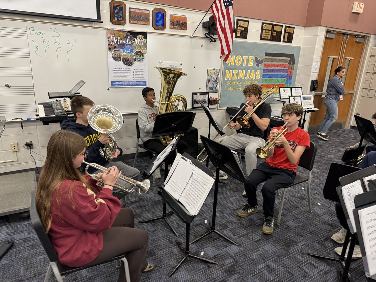 mrmorong's tweet photo. Man did I miss these CHMS alumni. Thanks for coming over from @ThisIsHCHS to perform for our 7th grade brass students! #d181proud 🎺 https://t.co/YBbDX2fNGf