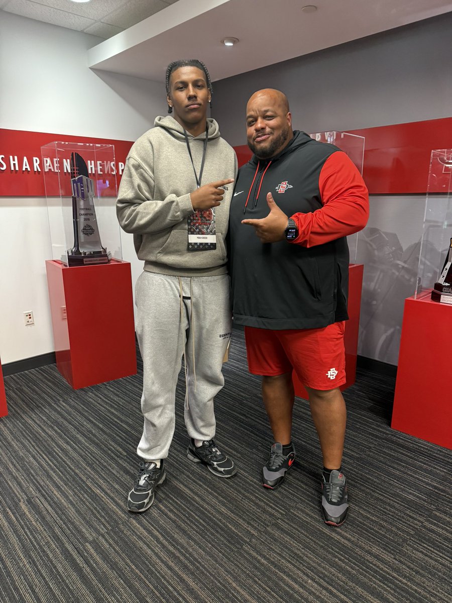 miko_greer's tweet photo. Went to sdsu today it was a great experience I appreciate everyone on the coaching staff for the hospitality #agtg #Aztecfast 

@TheHC_CoachLew @CoachFerrell55 @CJPollard1 @SpencerSDSU @SDS_CalebDavis @AztecFB @CoachPerry2012 @Coachgrace4 @BrandonHuffman @RivalsHS @247Sports https://t.co/cWsORLO6mo