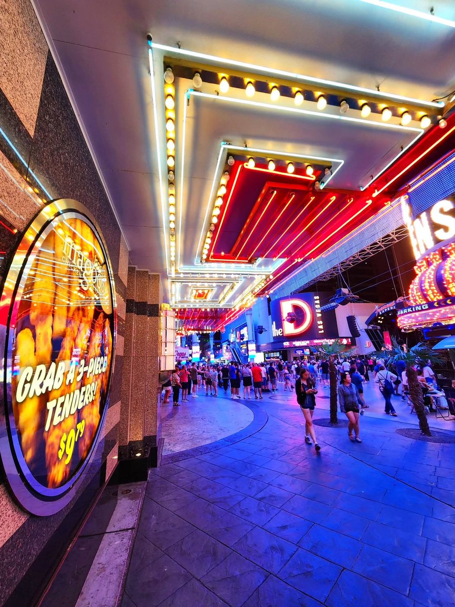 SCVegas's tweet image. What’s the best part of a night on Fremont Street? #LasVegas