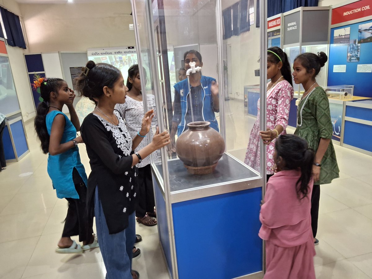 DSCDharampur's tweet image. Students from Khergam, associated  with Prem Seva Samiti, visited @DSCDharampur a unit of @ncsmgoi @MinOfCultureGoI , where they explored interactive exhibits and learned scientific concepts in an engaging and enjoyable way.

#scienceforeveryone #stemforkids #interactivelearning