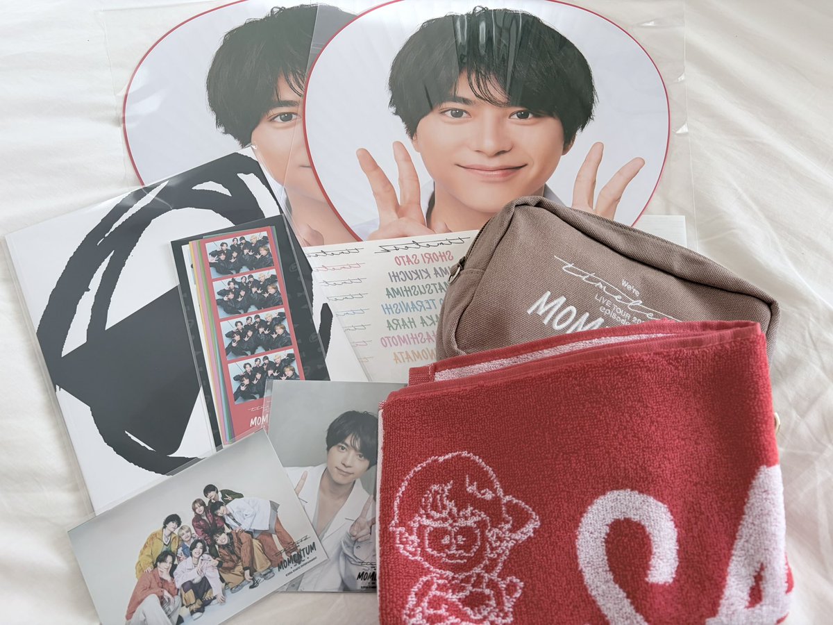 ツアーグッズ届いた〜ハピ🤟
ポーチ想像よりしっかりしてて使いやすそう！
タオルはエピゼロのと同じような柔らか素材だ〜助かる👍