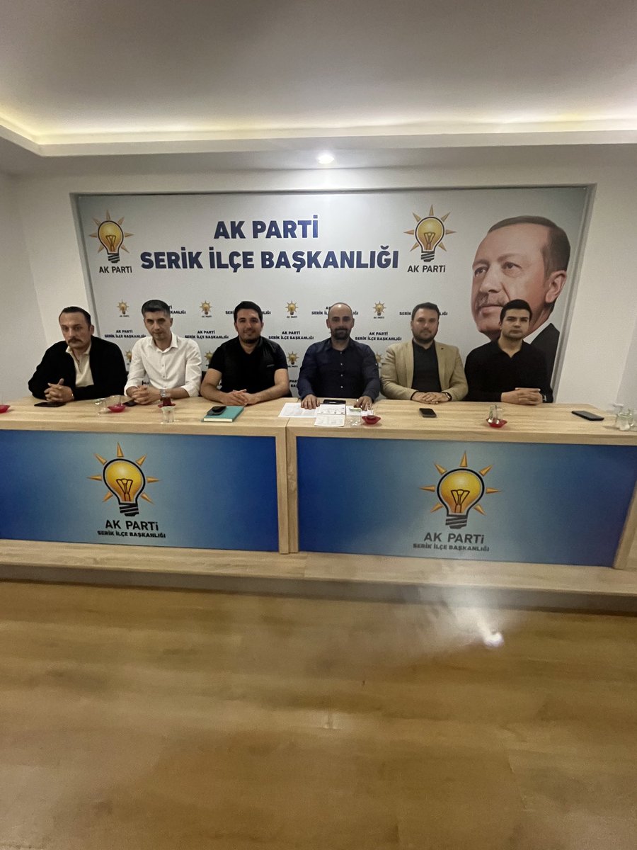 rasitosmanvural's tweet photo. Serik Olağan Haftalık Yönetim Kurulu Toplantımızı, Gençlik Kolları İl Başkanımız Niyazi Alkan başkanlığında; ilçe koordinatörümüz ve il başkan yardımcılarımızın katılımlarıyla gerçekleştirdik. Ana gündem Gençlik Şöleni 🚀 https://t.co/1tkNU32gJF