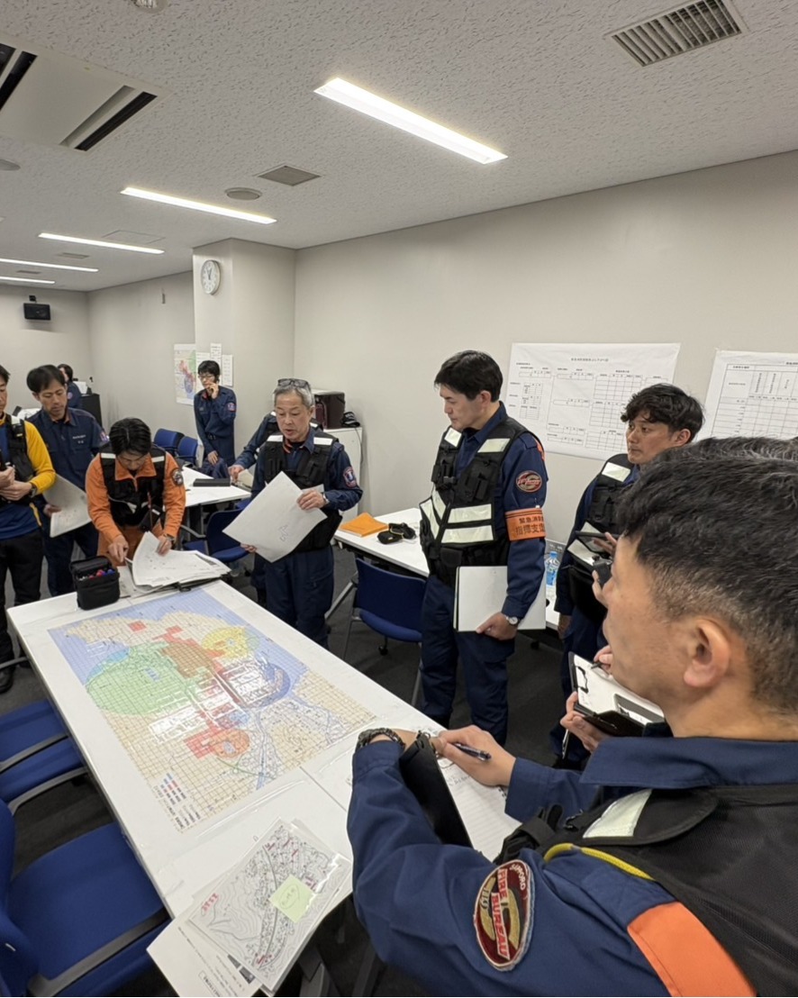 Sapporo_FB's tweet photo. 【岩手県大槌町へ緊急消防援助隊を派遣～林野火災にご注意を！～】
札幌市消防局は、岩手県大槌町で発生した林野火災に対し、緊急消防援助隊を派遣し、活動中です。札幌市でも空気が乾燥しています。林野火災を防ぐため、市民の皆様の火災予防へのご協力をお願いします。 https://t.co/o6gfHDb0xs