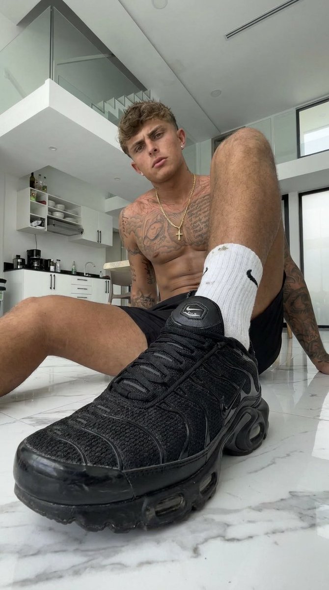 Lads In White Sox (6.3k) tweet media