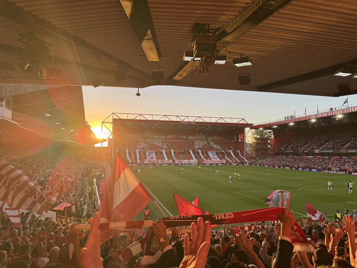 billiliffe's tweet photo. Watching Forest on a Thursday night.. https://t.co/HIzPa2s0by