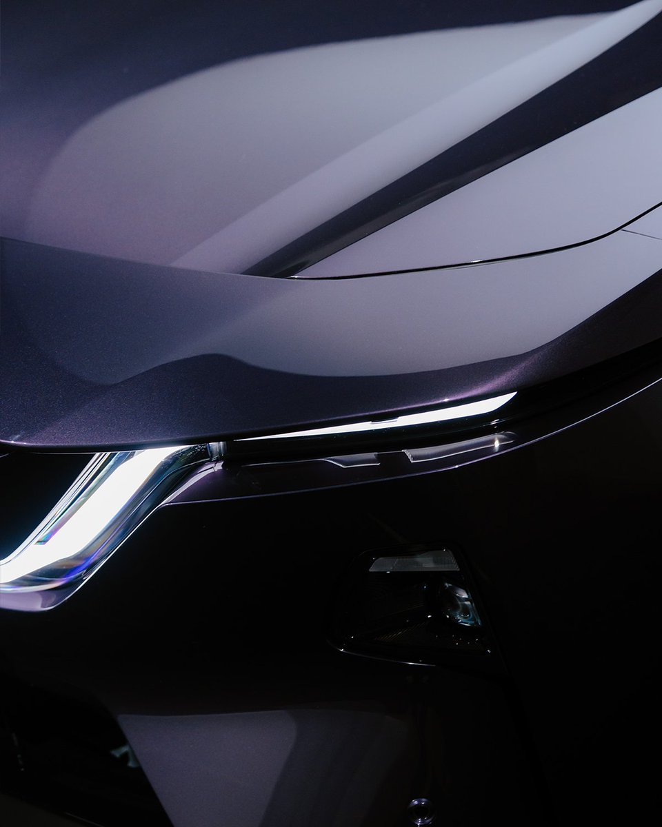 Mazda_Europe's tweet image. Meet the all-new Mazda CX-6e: bold design, innovative details, and now in the new Nightfall Violet, a new colour that shifts from black to purple in the light. Style and substance, redefined. #Mazda #CX6e